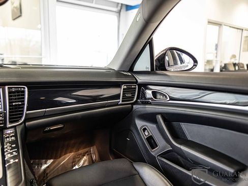 Used 2015 Porsche Panamera 4 image 40