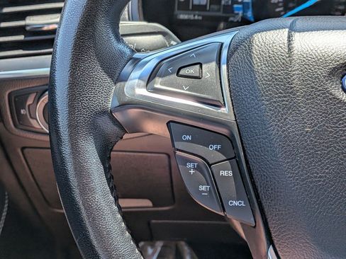 Used 2022 Ford Edge Titanium AWD/4WD image 17