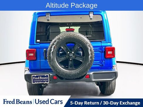 Used 2022 Jeep Wrangler Unlimited Sahara AWD/4WD image 7