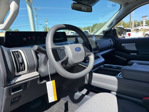 New 2025 Ford Expedition Active image 25