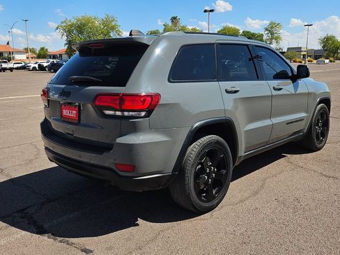 Used 2019 Jeep Grand Cherokee Laredo RWD image 11