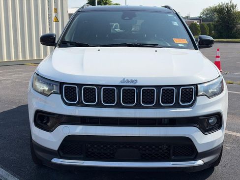 Used 2024 Jeep Compass Limited AWD/4WD image 2