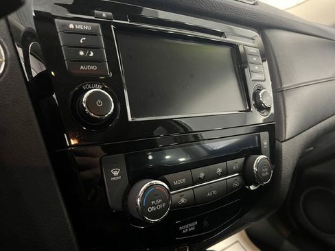 Used 2019 Nissan Rogue SV image 8