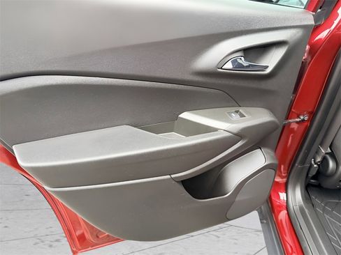 Used 2024 Chevrolet Trax LS w/ LS Convenience Package image 32