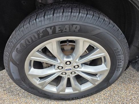 Used 2020 Ford Explorer XLT w/ Equipment Group 202A AWD/4WD image 10
