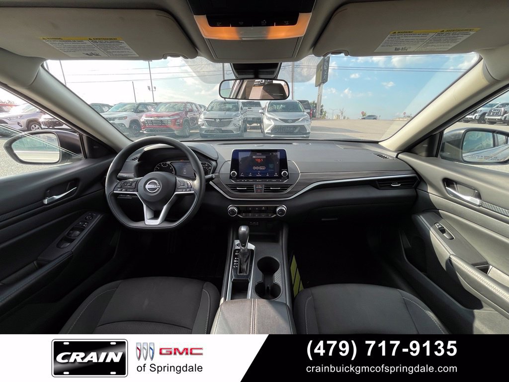 Used 2025 Nissan Altima 2.5 SV FWD image 26