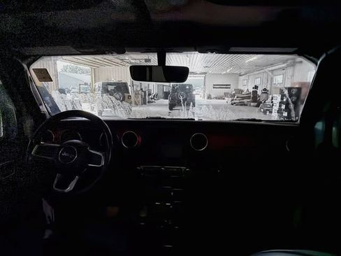 Used 2021 Jeep Wrangler Unlimited Rubicon w/ Uconnect 4C Nav & Sound Group AWD/4WD image 10