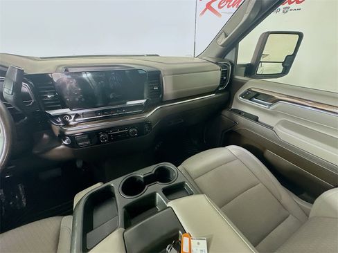 Used 2024 Chevrolet Silverado 2500 LT image 11