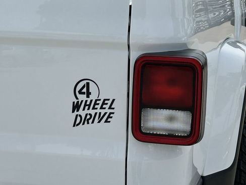 Used 2021 Jeep Gladiator Sport AWD/4WD image 7