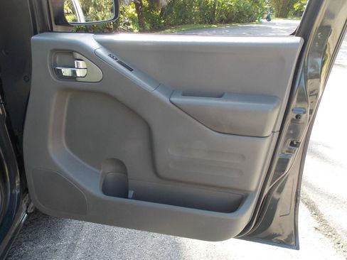 Used 2015 Nissan Frontier SV AWD/4WD image 21