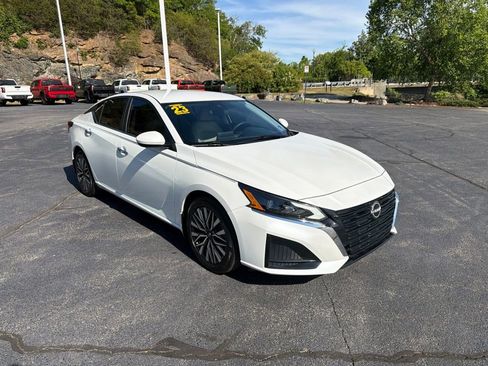 Used 2023 Nissan Altima 2.5 SV FWD image 1
