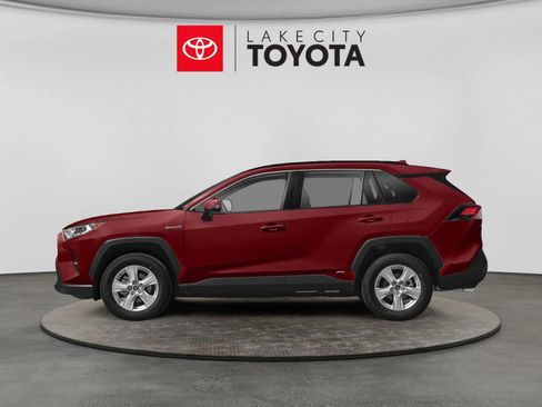 Used 2020 Toyota RAV4 XLE AWD/4WD image 3
