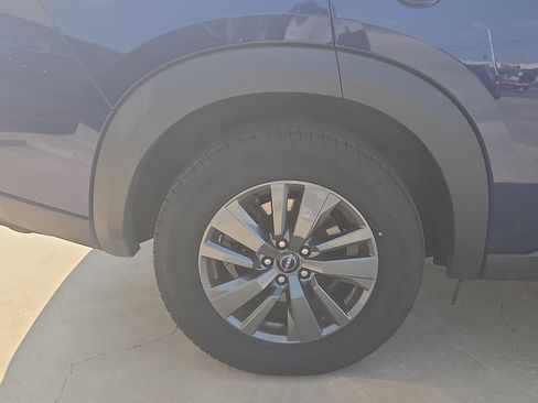 Used 2024 Nissan Pathfinder SV FWD image 7
