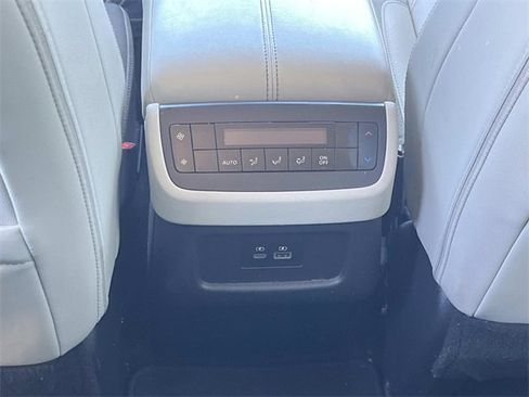 Used 2023 Nissan Pathfinder SL image 17