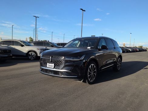 Used 2024 Lincoln Nautilus Reserve AWD/4WD image 3