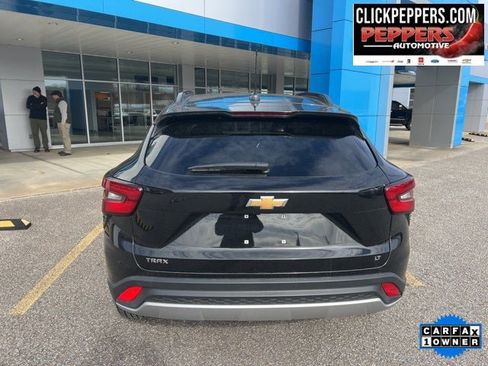 Used 2025 Chevrolet Trax LT w/ LT Convenience Package image 4