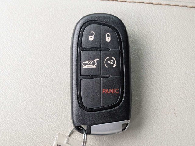 Used 2020 Jeep Cherokee Limited w/ Technology Group AWD/4WD image 35