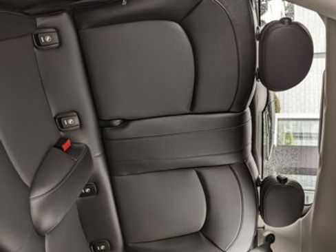 Used 2018 MINI Cooper S image 19