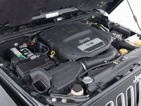 Used 2017 Jeep Wrangler Unlimited Sahara w/ Connectivity Group image 36