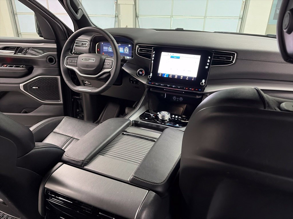 Used 2024 Jeep Wagoneer Series II AWD/4WD image 10