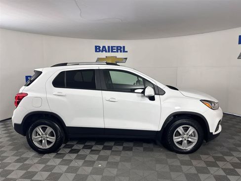 Used 2022 Chevrolet Trax LT w/ LT Convenience Package AWD/4WD image 6