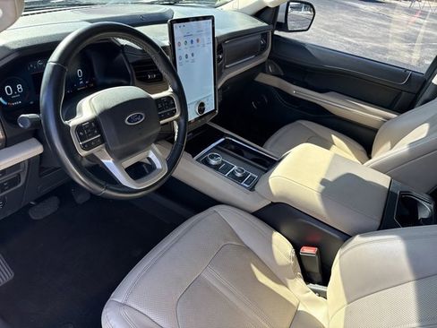 Used 2022 Ford Expedition Max Limited image 9