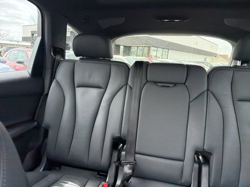 Used 2025 Audi Q7 3.0T Premium Plus AWD/4WD image 34