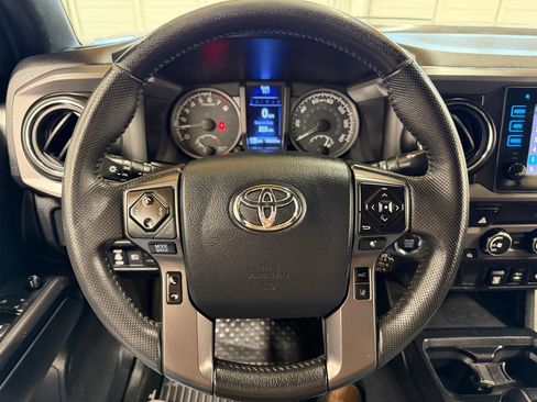 Used 2019 Toyota Tacoma TRD Off-Road image 15