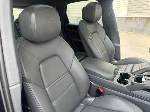 Used 2021 Porsche Cayenne image 27