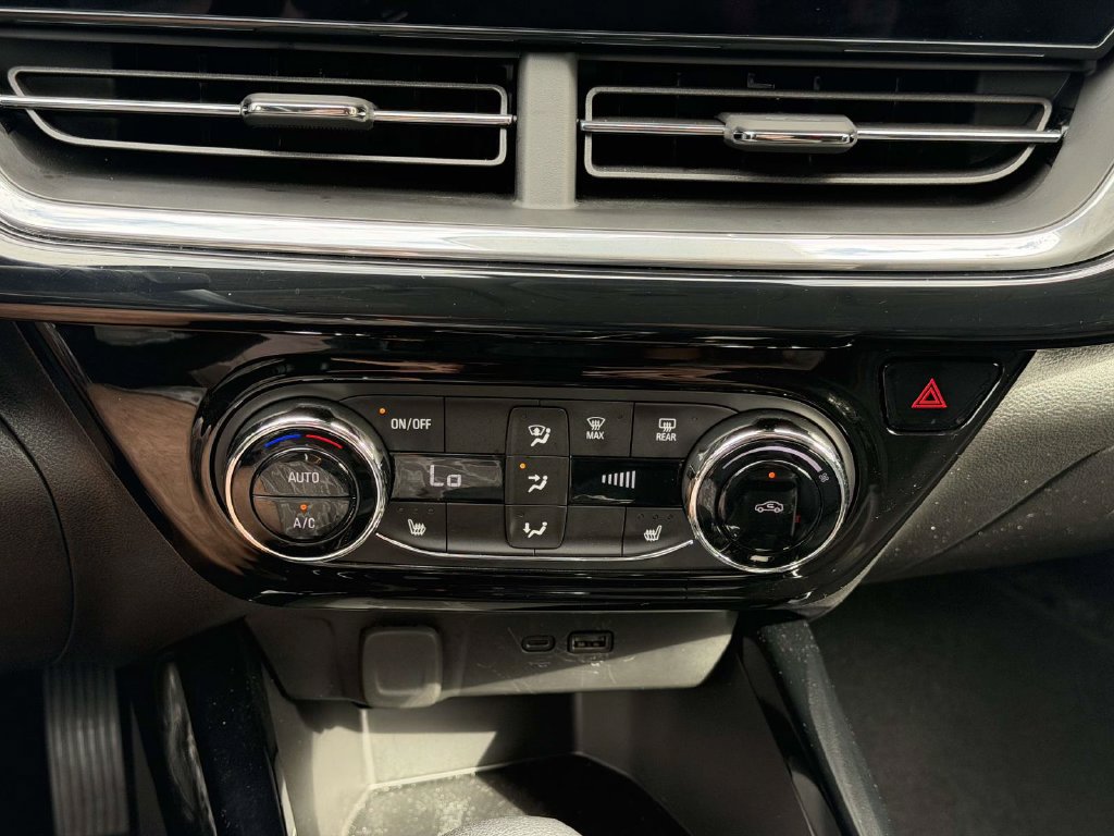 Used 2025 Chevrolet Trax ACTIV w/ Driver Confidence Package FWD image 28