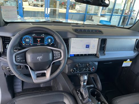 New 2026 Ford Bronco Badlands w/ Sasquatch Package AWD/4WD image 8