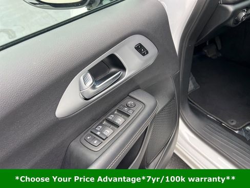 Certified 2025 Chrysler Pacifica Limited image 46