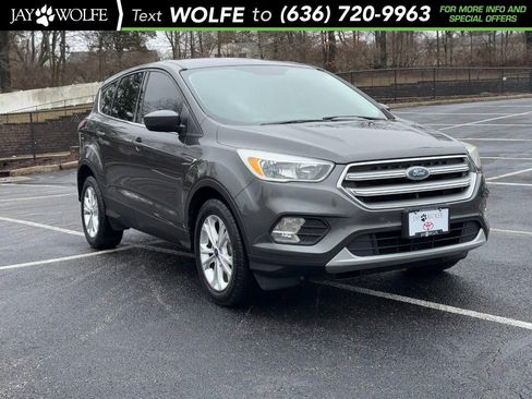 Used 2017 Ford Escape SE image 1