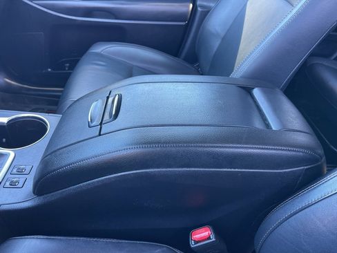 Used 2019 Toyota Highlander XLE image 14