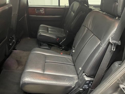 Used 2016 Lincoln Navigator Select RWD image 19