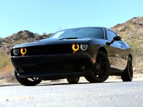 Used 2018 Dodge Challenger SXT w/ Blacktop Package image 2