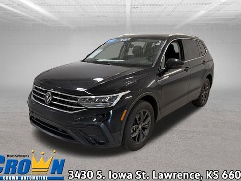 Used 2023 Volkswagen Tiguan SE image 1