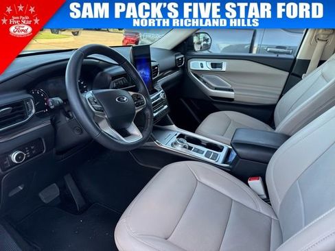 Used 2023 Ford Explorer Limited w/ Limited Technology Package image 6
