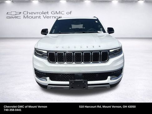 Used 2024 Jeep Wagoneer L Series II w/ Flexible Seating Group AWD/4WD image 9