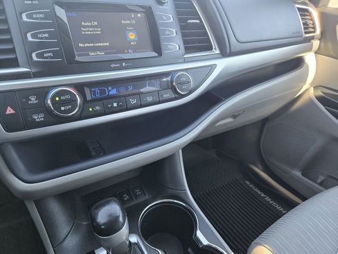 Used 2015 Toyota Highlander Plus image 12
