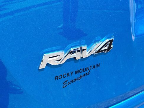 Used 2018 Toyota RAV4 Limited AWD/4WD image 17