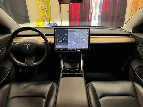 Used 2019 Tesla Model 3 Standard Range image 14