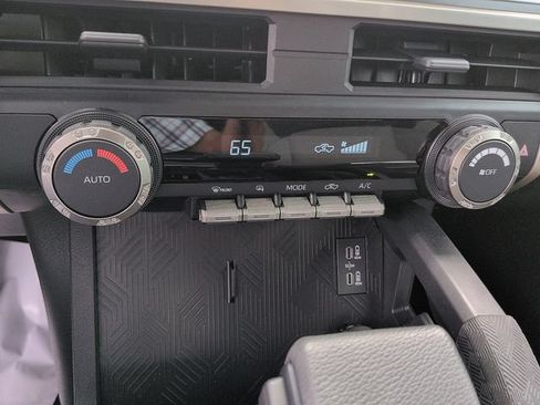 Certified 2025 Toyota Tacoma TRD Off-Road AWD/4WD image 24
