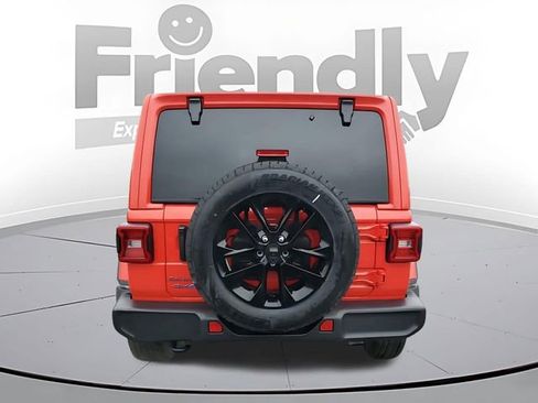 Used 2025 Jeep Wrangler Unlimited Sahara AWD/4WD image 4