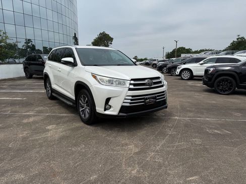 Used 2019 Toyota Highlander XLE FWD image 10