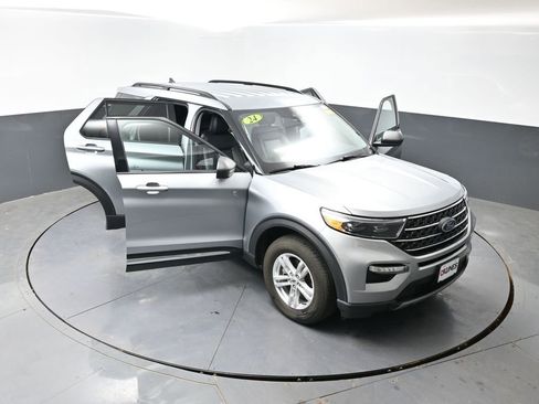 Used 2024 Ford Explorer XLT w/ Equipment Group 202A AWD/4WD image 65