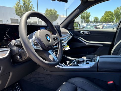 New 2026 BMW X5 xDrive40i w/ M Sport Package AWD/4WD image 16