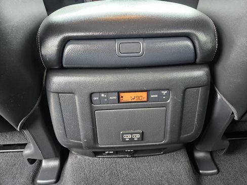 Used 2017 Nissan Armada SL image 11