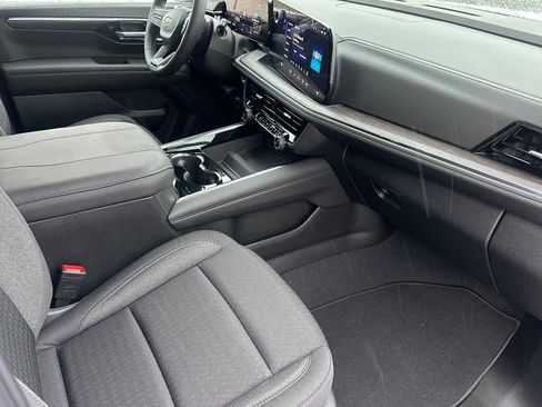 New 2026 Chevrolet Suburban LS image 15