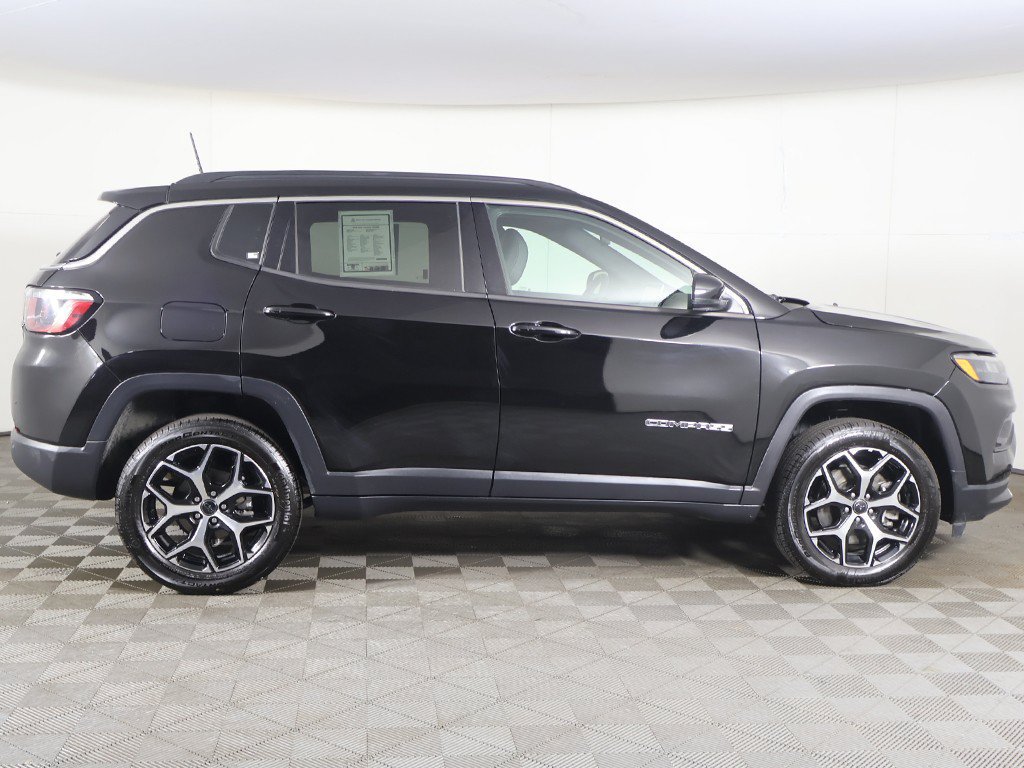 Used 2026 Jeep Compass Limited AWD/4WD image 19